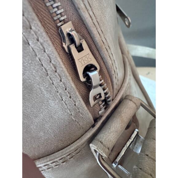 Vintage Cream Faux Leather Messenger/Shoulder Bag 1970s-1980s - Picture 9 of 11